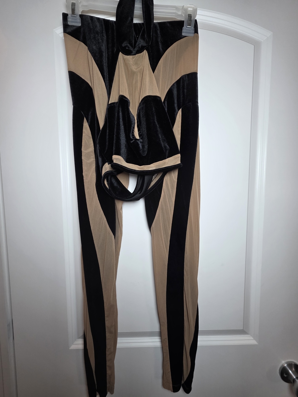 Sexy Women’s Two-Tone 2-Piece Black and Tan Panel Crop Top & Leggings